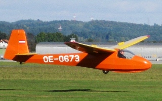 KA-8 bei der Landung